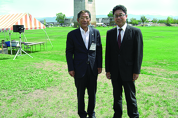 クロスランドおやべ　館長　砂川靖春氏と共に